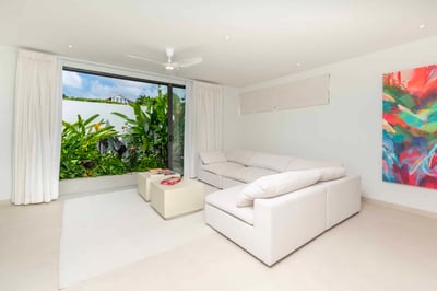 Luxury Villa Photo #23