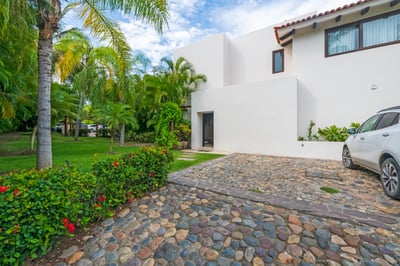 Luxury Villa Photo #15