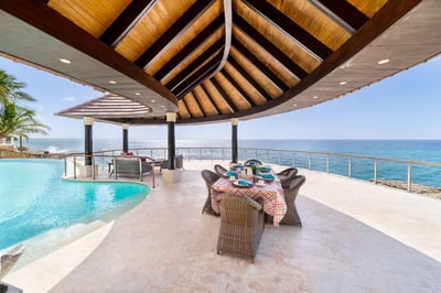 Luxury Villa Photo #8