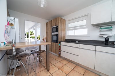 Kitchen: Opens onto the terrace with a breathtaking view of the Grand Cul de Sac lagoon. It is well 
