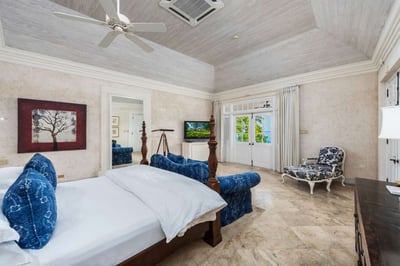 Luxury Villa Photo #35