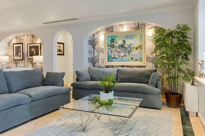Luxury Villa Photo #7