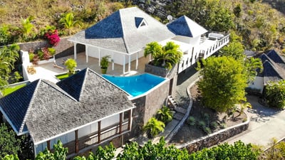Luxury Villa Photo #3
