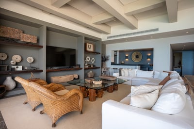 Luxury Villa Photo #35