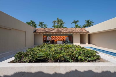 Luxury Villa Photo #16