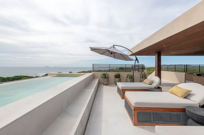 Luxury Villa Photo #4