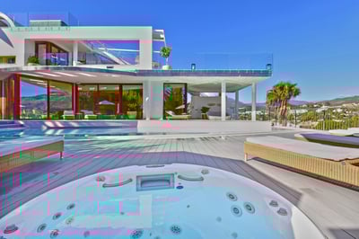 Luxury Villa Photo #7