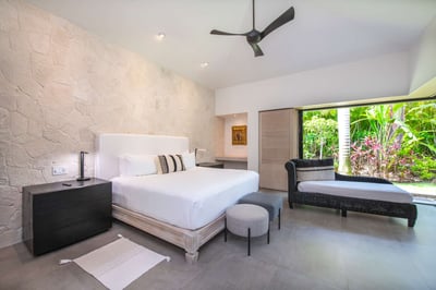 Luxury Villa Photo #15