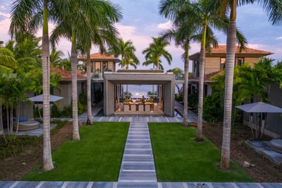 Luxury Villa Photo #6