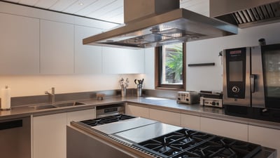 Kitchen & Dining Area