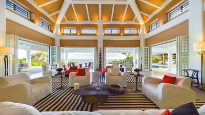 Living Area: Air conditioning, HD-TV, canal satellite, dish network, Apple TV.&nbsp;