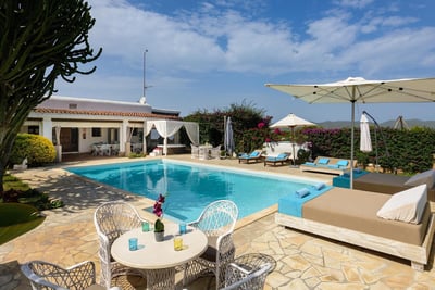 Luxury Villa Photo #6