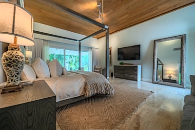 Luxury Villa Photo #19