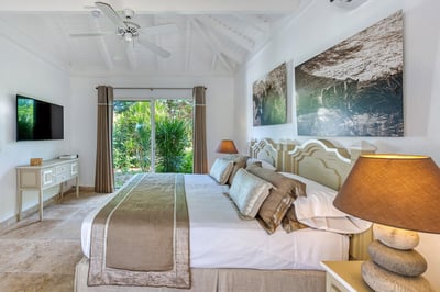 Luxury Villa Photo #22