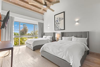 Luxury Villa Photo #42