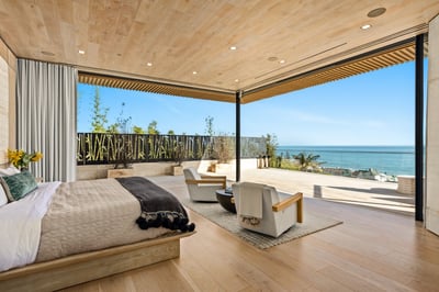 Luxury Villa Photo #32