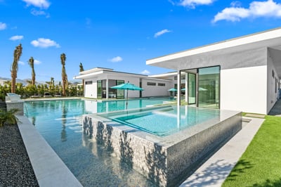 Luxury Villa Photo #4