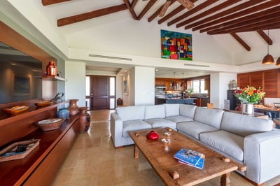 Luxury Villa Photo #16