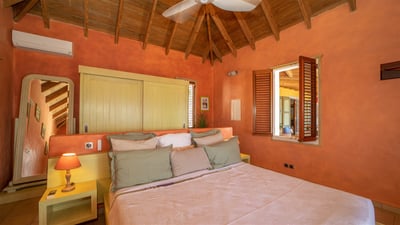 Luxury Villa Photo #40