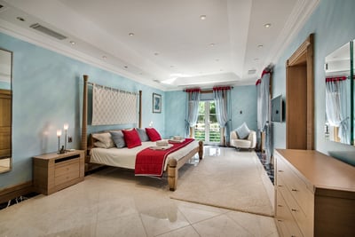 Luxury Villa Photo #23