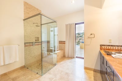 Luxury Villa Photo #36