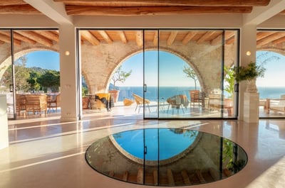 Luxury Villa Photo #3