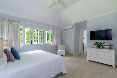 Luxury Villa Photo #16