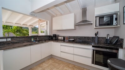 Kitchen & Dining Area