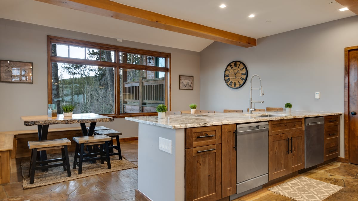 Majestic Mountain Lodge