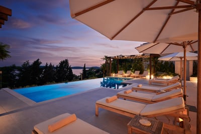 Luxury Villa Photo #16