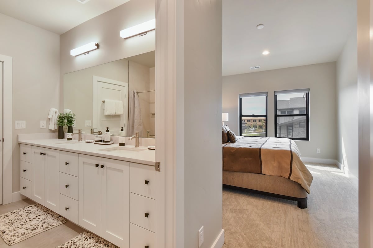 Mayflower Lakeside 942