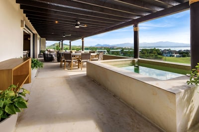 Luxury Villa Photo #3