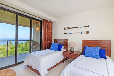Luxury Villa Photo #15