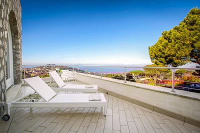 Luxury Villa Photo #4