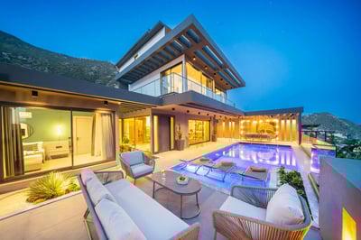 Luxury Villa Photo #2