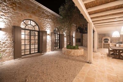 Luxury Villa Photo #17