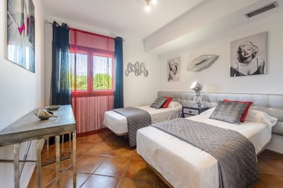 Luxury Villa Photo #24