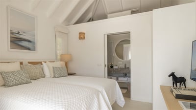 Luxury Villa Photo #17