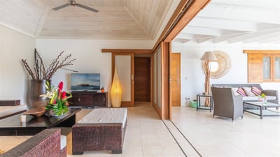 Luxury Villa Photo #16