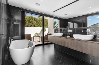 Luxury Villa Photo #20