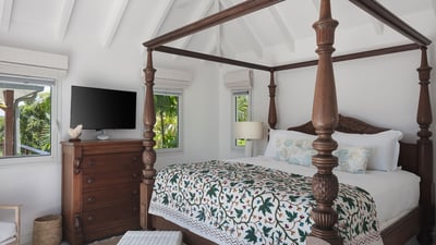 Bedroom 2: King size bed (or Twin beds), air conditioning, HD-TV, Apple TV, Dish Network, safe. Ensu