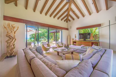 Luxury Villa Photo #37