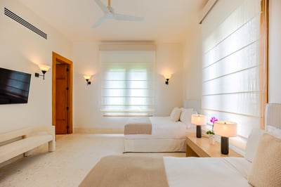 Luxury Villa Photo #45