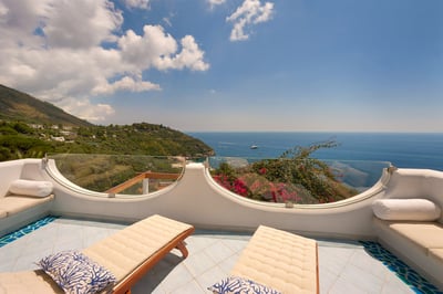 Luxury Villa Photo #5