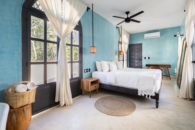 Luxury Villa Photo #19