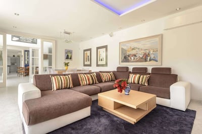 Luxury Villa Photo #10