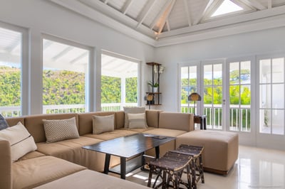 Living Area: Air-conditioned, ocean-view lounge with HD-TV, DVD player, Dish Network and Canal 