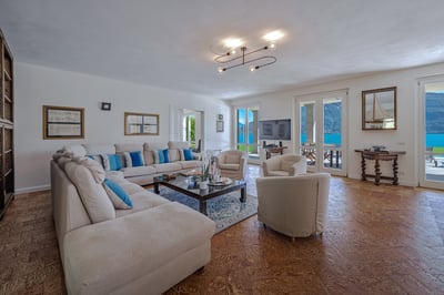 Luxury Villa Photo #13