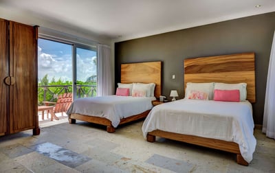 Luxury Villa Photo #22