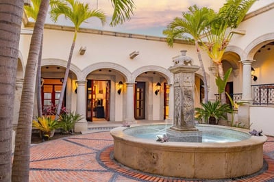 Luxury Villa Photo #17